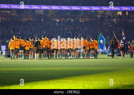 Melbourne, Australie. 29 juillet 2023 ; Melbourne Cricket Ground, Melbourne, Victoria, Australie : The eToro Rugby Championship Australia versus New Zealand ; les joueurs australiens associent les armes pour leur hymne national Credit : action plus Sports Images/Alamy Live News Banque D'Images