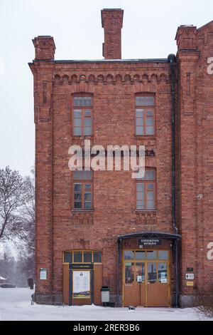 Entrée Museo Militaria, l'artillerie et le musée militaire en hiver. Hameenlinna, Finlande. 23 février 2023. Banque D'Images