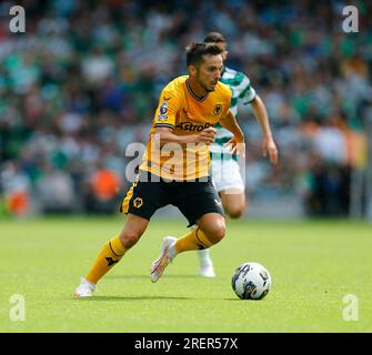 29 juillet 2023 ; Aviva Stadium, Dublin, Irlande : pré-saison football amical, Celtic contre Wolverhampton Wanderers ; Pablo Sarabia (Wolves) sur le ballon Banque D'Images