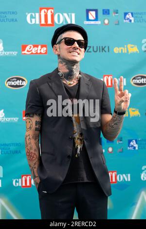 Giffoni Valle Piana, Salerne, Italie. 29 juillet 2023. Alex Fiordispino batteur du groupe pop rock italien The Kolors assiste au photocall au Giffoni film Festival 2023 le 29 juillet 2023 à Giffoni Valle Piana, Salerne, Italie (crédit image : © Francesco Luciano/ZUMA Press Wire) USAGE ÉDITORIAL SEULEMENT! Non destiné à UN USAGE commercial ! Banque D'Images