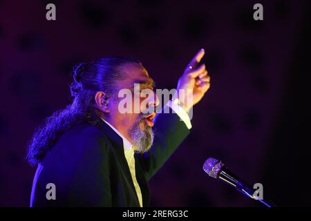 28 juillet 2023 : 29 juillet 2023 (Alhaurin de la torre, Malaga) l'artiste Diego El Cigala s'est produit ce vendredi dans l'auditorium en plein air du domaine municipal El PortÃ³n, dans l'un des concerts les plus attendus de l'été à AlhaurÃ-n de la Torre, avec la voix de Diego 'El Cigala'. Le chanteur, qui a rempli toute sa capacité, a fait un voyage à travers toute sa carrière allant du flamenco le plus pur à son passage à travers le jazz, la soul ou la salsa. L’artiste a offert des chansons depuis sa première œuvre, Undebel, jusqu’à sa reconnaissance internationale réussie avec LÃ¡Grimas Negras, qui lui a valu Banque D'Images