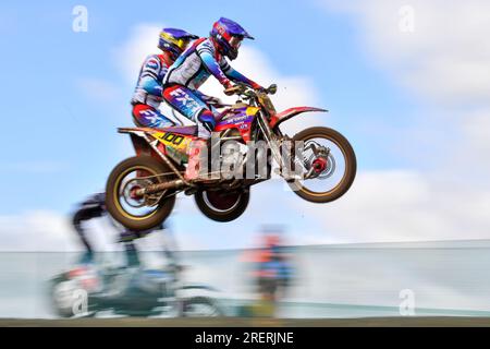 Salisbury, Royaume-Uni. 29 juillet 2023. Jake BROWN et Josh CHAMBERLAIN lors des essais libres du Championnat du monde de motocross Sidecar à Cusses Gorse, Salisbury, Royaume-Uni, le 30 juillet 2023. Photo de Phil Hutchinson. Usage éditorial uniquement, licence requise pour un usage commercial. Aucune utilisation dans les Paris, les jeux ou les publications d'un seul club/ligue/joueur. Crédit : UK Sports pics Ltd/Alamy Live News Banque D'Images