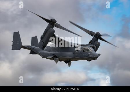 Le CV-22B Osprey de l'USAF quitte le Royal International Air Tattoo 2023. Banque D'Images