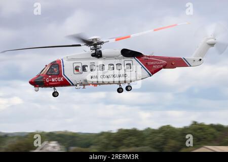 Sikorsky S-92 du HM Coastguard quitte le Royal International Air Tattoo 2023. Banque D'Images