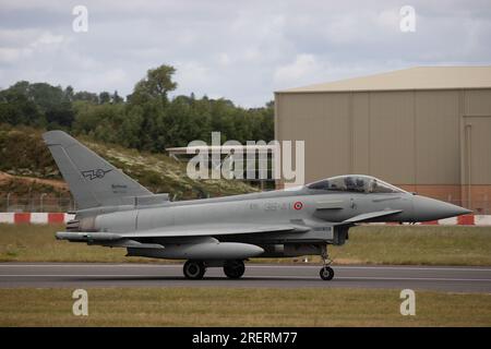 L'Eurofighter Typhoon de l'armée de l'air italienne au décollage du Royal International Air Tattoo 2023. Banque D'Images