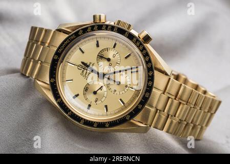 Extrêmement rare Omega Speedmaster Apollo XI BC345.0802 en or blanc et jaune. Banque D'Images