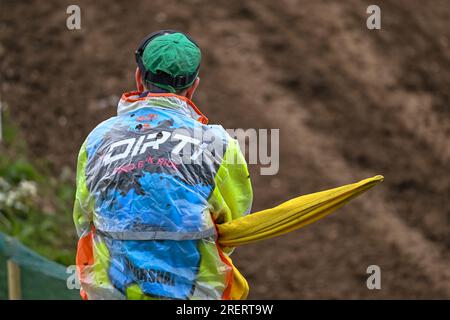 Salisbury, Royaume-Uni. 29 juillet 2023. Marshal au Championnat du monde de motocross Sidecar à Cusses Gorse, Salisbury, Royaume-Uni, le 30 juillet 2023. Photo de Phil Hutchinson. Usage éditorial uniquement, licence requise pour un usage commercial. Aucune utilisation dans les Paris, les jeux ou les publications d'un seul club/ligue/joueur. Crédit : UK Sports pics Ltd/Alamy Live News Banque D'Images