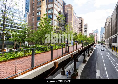 L'épi est une passerelle en espace dur qui relie la Highline au hall de train Moynihan, 2023, New York, États-Unis Banque D'Images