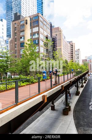 L'épi est une passerelle en espace dur qui relie la Highline au hall de train Moynihan, 2023, New York, États-Unis Banque D'Images