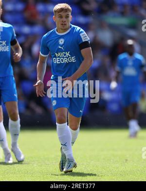 Peterborough, Royaume-Uni. 29 juillet 2023. Archie Collins (pu) au match amical de pré-saison Peterborough United contre Birmingham City, au Weston Homes Stadium, Peterborough, Cambridgeshire. Crédit : Paul Marriott/Alamy Live News Banque D'Images