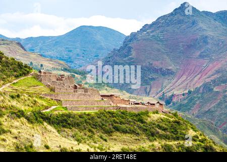 Vue de la ruine archéologique inca à Pisac, Vallée Sacrée, Pérou Banque D'Images