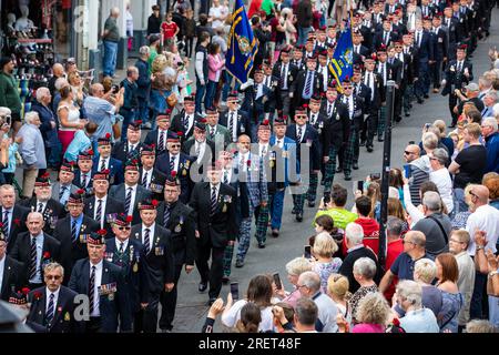 Berwick upon Tweed, Northumberland, Angleterre, Royaume-Uni. 29 juillet 2023 La King’s Own Scottish Borderers Association célèbre chaque année l’un de ses honneurs de bataille les plus célèbres le samedi le plus proche du 1 août, avec un défilé, la présentation de roses dans la caserne et une marche à travers la ville. Il commémore la participation de leurs précurseurs (25e régiment d'infanterie) comme l'un des régiments qui ont pris part à la bataille de Minden pendant la guerre de sept ans à cette date en 1759. Banque D'Images