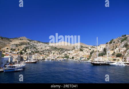 Bateaux de pêche sur l'île de Symi, Dodécanèse, Grèce Banque D'Images