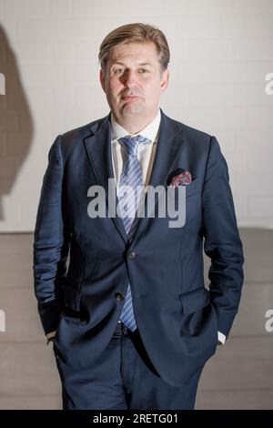 Magdeburg, Allemagne. 29 juillet 2023. Maximilian Krah, membre du comité exécutif fédéral de l’AfD de l’alternative pour l’Allemagne et membre du Parlement européen, en marge de la réunion électorale européenne au Magdeburg Trade Fair Center. Krah, membre du Parlement européen originaire de Saxe, a été élu premier candidat aux élections européennes. Crédit : Carsten Koall/dpa/Alamy Live News Banque D'Images