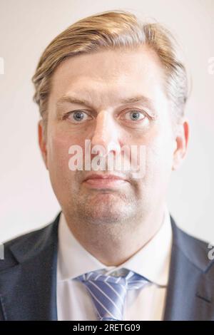 Magdeburg, Allemagne. 29 juillet 2023. Maximilian Krah, membre du comité exécutif fédéral de l’AfD de l’alternative pour l’Allemagne et membre du Parlement européen, en marge de la réunion électorale européenne au Magdeburg Trade Fair Center. Krah, membre du Parlement européen originaire de Saxe, a été élu premier candidat aux élections européennes. Crédit : Carsten Koall/dpa/Alamy Live News Banque D'Images