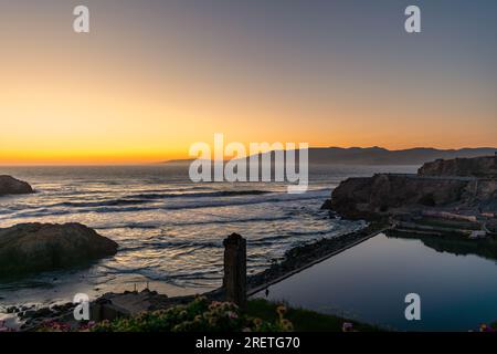 Crépuscule aux bains historiques Sutro, San Francisco. Banque D'Images