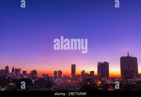 Nairobi paysage urbain capitale du Kenya gratte-ciel moderne Skyline architectural la capitale du Kenya Sunrise Sunset Sundowner Landmark Highrise Tall Highe Banque D'Images