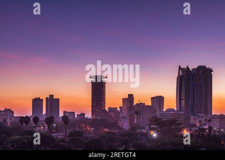 Nairobi paysage urbain capitale du Kenya gratte-ciel moderne Skyline architectural la capitale du Kenya Sunrise Sunset Sundowner Landmark Highrise Tall Highe Banque D'Images