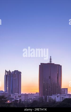 Nairobi paysage urbain capitale du Kenya gratte-ciel moderne Skyline architectural la capitale du Kenya Sunrise Sunset Sundowner Landmark Highrise Tall Highe Banque D'Images