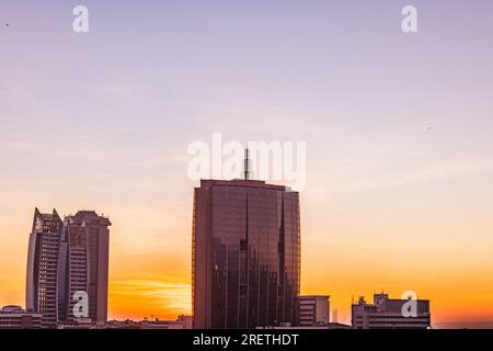 Nairobi paysage urbain capitale du Kenya gratte-ciel moderne Skyline architectural la capitale du Kenya Sunrise Sunset Sundowner Landmark Highrise Tall Highe Banque D'Images