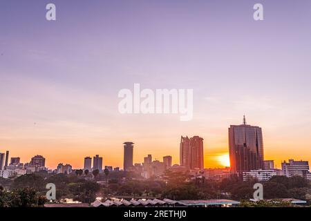 Nairobi paysage urbain capitale du Kenya gratte-ciel moderne Skyline architectural la capitale du Kenya Sunrise Sunset Sundowner Landmark Highrise Tall Highe Banque D'Images