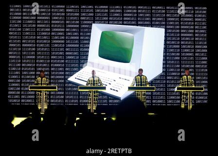 Sitges, Espagne. 29 juillet 2023. Ralf Hütter, Fritz Hilpert, Henning Schmitz et Falk Grieffenhagen du groupe allemand Kraftwerk se produisent lors du festival Jardins de Terramar à Sitges. Kraftwerk est un groupe allemand de musique électronique, né en 1970 à Düsseldorf et a été l'un des premiers groupes à populariser la musique électronique, considéré comme des pionniers du genre.dans les années 1970 et au début des années 1980, le son distinctif de Kraftwerk était révolutionnaire, et a eu un effet durable dans de nombreux genres de musique moderne. Crédit : SOPA Images Limited/Alamy Live News Banque D'Images