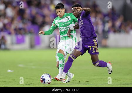 Orlando, Floride, États-Unis. 29 juillet 2023. L'attaquant d'Orlando City IVÃN ANGULO (77 ans) concourt pour le ballon lors de la seconde moitié de la coupe des ligues 2023 Orlando City vs Santos Laguna match de football à l'Exploria Stadium d'Orlando, FL le 29 juillet 2023. (Image de crédit : © Cory Knowlton/ZUMA Press Wire) USAGE ÉDITORIAL SEULEMENT! Non destiné à UN USAGE commercial ! Banque D'Images