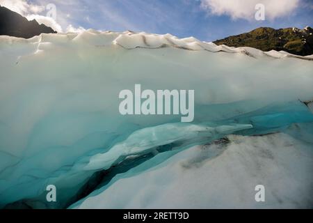 Vol en hélicoptère jusqu'au glacier, puis randonnée en hélicoptère sur le fond du glacier, dans les sommets montagneux des Alpes du Sud sur Fox Glacier Banque D'Images