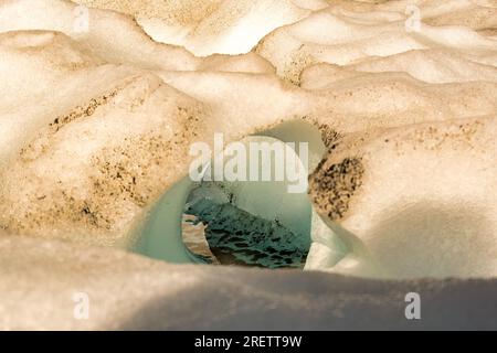 Vol en hélicoptère jusqu'au glacier, puis randonnée en hélicoptère sur le fond du glacier, dans les sommets montagneux des Alpes du Sud sur Fox Glacier Banque D'Images