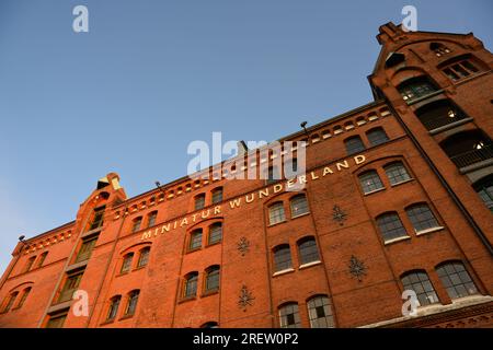 Hambourg, Allemagne - juin 17 2023 : Miniatur Wunderland Exterior, maison du plus grand chemin de fer miniature du monde dans le Speicherstadt Historic Warehouse Distr Banque D'Images