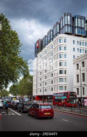 L'hôtel Standard - Kings Cross Londres Euston Road, a ouvert en 2019. Shawn design structurel Hausman, ORM, architectes d'intérieur Archer Humphryes. Banque D'Images