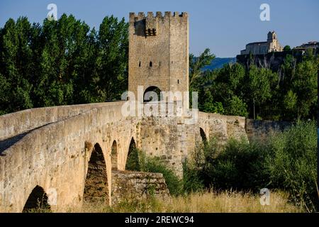 Pont médiéval de Frías, d'origine romane, au-dessus du fleuve Ebro, Communauté autonome de Castilla y León, Espagne Banque D'Images