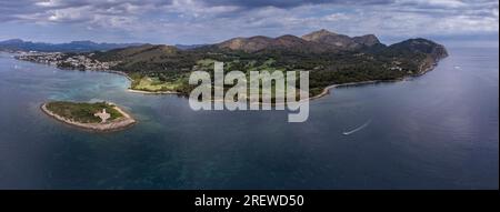 plage et île d'Alcanada, Club de Golf Alcanada, Alcudia, Majorque, Iles Baléares, Espagne Banque D'Images