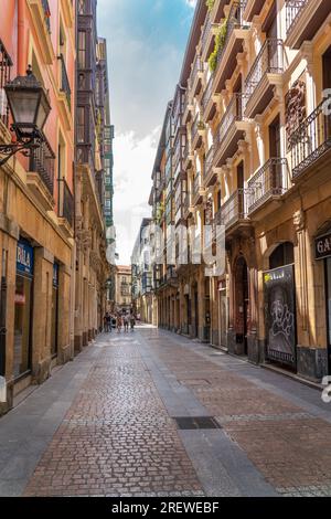 Belles rues de la ville européenne Bilbao. Situé au nord de Span est la plus grande ville du pays Basque et destination de voyage importante. Banque D'Images