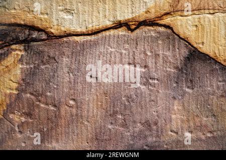 Texture de fond de pierre. Vieux mur ou sol en pierre beige vieilli, motif rocheux Banque D'Images