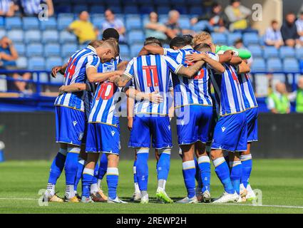 Sheffield, Royaume-Uni. 29 juillet 2023. Les joueurs de Sheffield Wednesday se bloquent lors de la pré-saison amicale de Sheffield Wednesday FC vs Luton Town FC au Hillsborough Stadium, Sheffield, Royaume-Uni le 29 juillet 2023 Credit : Every second Media/Alamy Live News Banque D'Images