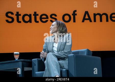 Boston, Massachusetts, États-Unis. 29 juillet 2023. Kamala Harris, vice-présidente des États-Unis, prononce un discours lors de la convention nationale de la NAACP 2023 à Boston, Massachusetts, avec Andrea Campbell, procureur général du Massachusetts, le samedi 29 juillet 2023. Crédit : Rick Friedman/Pool via CNP /MediaPunch crédit : MediaPunch Inc/Alamy Live News Banque D'Images