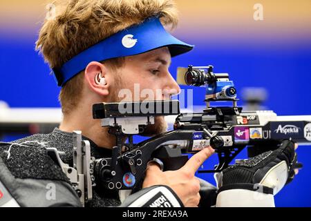 Chengdu, province chinoise du Sichuan. 30 juillet 2023. Jiri Privratsky, de la République tchèque, concourt à la finale masculine du 50m Rifle 3 positions aux 31e Jeux mondiaux universitaires d'été de la FISU à Chengdu, dans la province du Sichuan, dans le sud-ouest de la Chine, le 30 juillet 2023. Crédit : CAO Yiming/Xinhua/Alamy Live News Banque D'Images