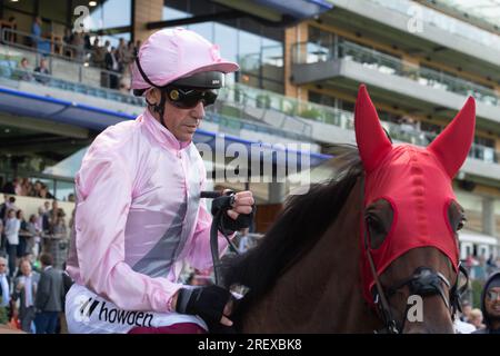 Ascot, Berkshire, Royaume-Uni. 29 juillet 2023. Le cheval Emily Upjohn monté par le jockey Frankie Dettori se dirige vers l'hippodrome pour les King George VI et Queen Elizabeth QIPCO Stakes à l'hippodrome d'Ascot le jour du Roi George. Propriétaire Lloyd Webber, Tactful Finance et S Roden. Entraîneur John & Thady Gosden, Newmarket. Crédit : Maureen McLean/Alamy Live News Banque D'Images