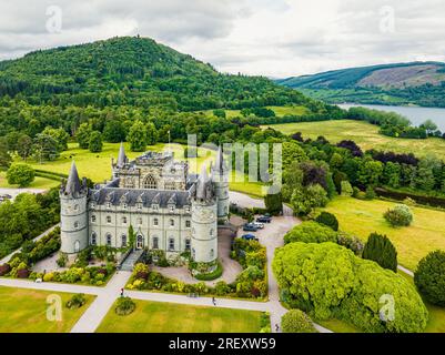 Château d'Inveraray d'un drone, Clan Campbell, Loch Fyne, Argyll, Écosse, ROYAUME-UNI Banque D'Images