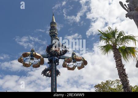 Copenhague, Danemark. 25 juillet 2023. Une vue générale de la promenade Fatamorgana aux jardins de Tivoli. Crédit : Katie Collins/Alamy Banque D'Images