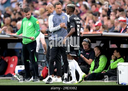 ROTTERDAM - (lr) Roger Schmidt, entraîneur de Benfica SL, Florentino de Benfica SL lors du match amical entre Feyenoord et SL Benfica au Feyenoord Stadion de Kuip le 30 juillet 2023 à Rotterdam, pays-Bas. ANP GERRIT VAN KOLOLEN Banque D'Images