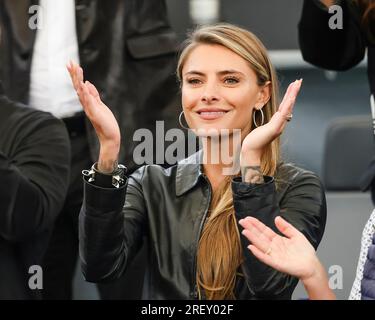 Hambourg, Allemagne. 30 juillet 2023. Tennis : Open d'Europe de Hambourg (Tournoi ATP), Rothenbaum tennis Stadium, hommes, célibataires, finale, Zverev (Allemagne) - Djere (Serbie). Sophia Thomalla, petite amie d'Alexander Zverev, acclame. Crédit : Frank Molter/dpa/Alamy Live News Banque D'Images