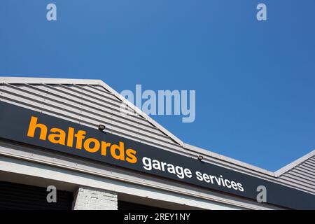 Halfords garage Services Banque D'Images