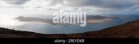 Magnifique paysage de l'île de la Graciosa vu du Mirador del Rio, situé sur l'île de Lanzarote, îles Canaries, Espagne Banque D'Images