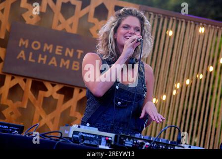 Sitges, Espagne. 29 juillet 2023. DJ Mona Lee vue lors de sa session au Festival Jardins de Terramar à Sitges. Lissa Callens, 31 ans, dont le nom de scène est Mona Lee, est une DJ et chanteuse d'origine belge avec une grande carrière musicale internationale, elle a également un diplôme universitaire en pédagogie et psychologie et est professeur d'anglais, néerlandais et français à Sitges (Barcelone) (Photo Ramon Costa/SOPA Images/Sipa USA) crédit : SIPA USA/Alamy Live News Banque D'Images