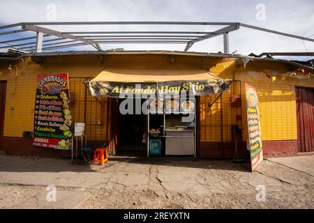 Puno, Pérou 1 janvier 2023 : Restaurant traditionnel dans la ville péruvienne de Puno. Banque D'Images