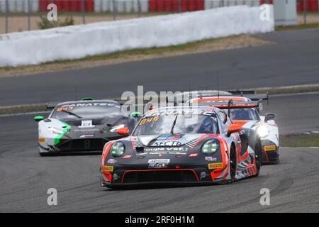 Nuerburg, Allemagne. 30 juillet 2023. # 44, Nurburg, Allemagne, dimanche 30 JUILLET 2023 : Steven PALETTE, Clément MATEU, Frederic MAKOWIECKI, Hugo CHEVALIER, Team CLRT, Porsche 911 GT3 R (992), lors de la course de la Fanatec GT World Challenge Endurance Cup. Le Team CLRT participe à la Fanatec GT World Challenge Endurance Cup, image payante, Copyright © ATP Geert FRANQUET (FRANQUET Geert /ATP/SPP) crédit : SPP Sport Press photo. /Alamy Live News Banque D'Images