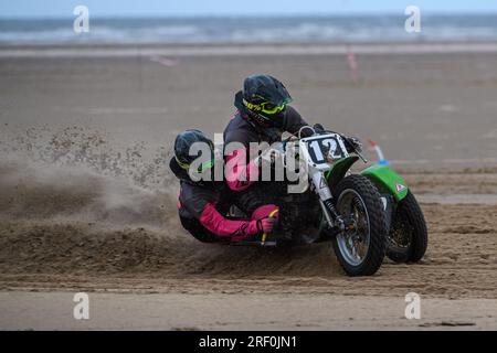 Neal Owen & Jason Farwell (12) en action lors du championnat Fylde ACU British Sand Racing Masters Championship à St Annes on Sea, Lancashire, le dimanche 30 juillet 2023. (Photo : Ian Charles | MI News) crédit : MI News & Sport / Alamy Live News Banque D'Images