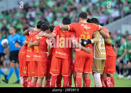 Les joueurs du FC Juarez du Mexique se bloquent avant la première moitié d'un match de football de la coupe des ligues 2023 contre Austin FC au stade Q2 d'Austin le 29 juillet 2023. Juarez a gagné pour avancer en coupe tandis qu'Austin a été éliminé. ©Bob Daemmrich Banque D'Images